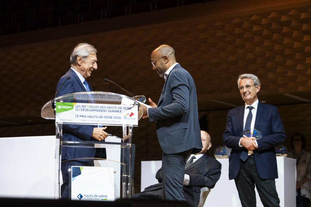 Développement durable : le square Saint Exupéry primé pour son exemplarité Développement durable : le square Saint Exupéry primé pour son exemplarité