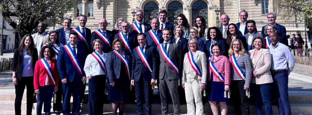 Guillaume Boudy, élu maire de Suresnes lors du conseil municipal d'installation 