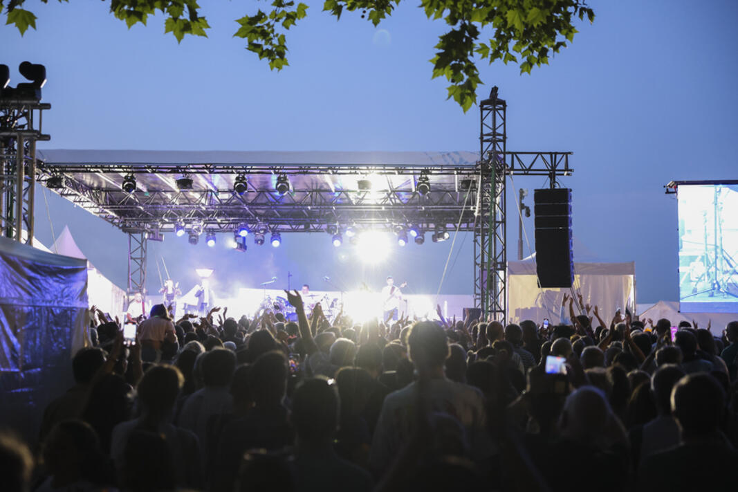Stars des années 80/90/2000 : 12 000 personnes sur la terrasse du Fécheray 