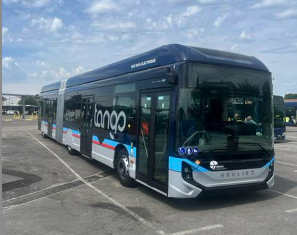 Le premier bus articulé 100 % électrique du réseau de Nîmes Métropole est arrivé, un pas de plus vers une mobilité décarbonée