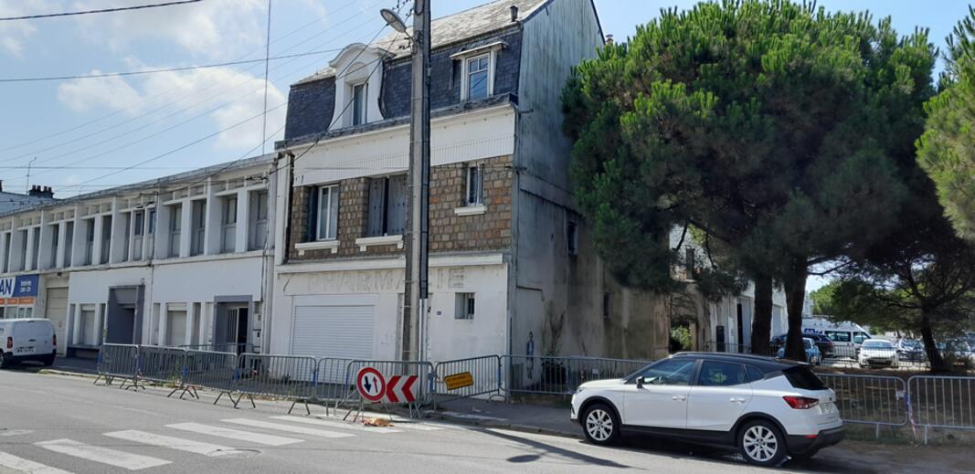 Démolition d’un bâtiment en péril au 85 rue de Trignac Démolition d’un bâtiment en péril au 85 rue de Trignac